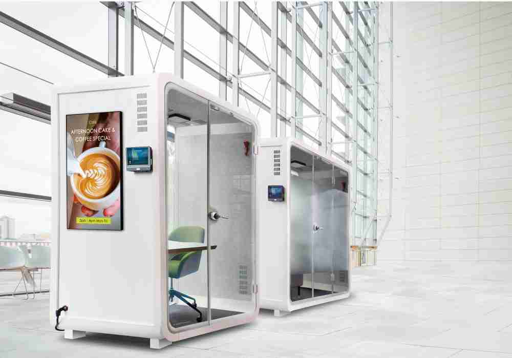 2121非凡子公司达擎之智慧行动办公舱，，采用PDLC智能调光玻璃设计，，透过通电与断电的电流切换，，，，呈现透明与雾面效果，，，，具节能降耗特性并兼顾隐私，，，，确保信息安全