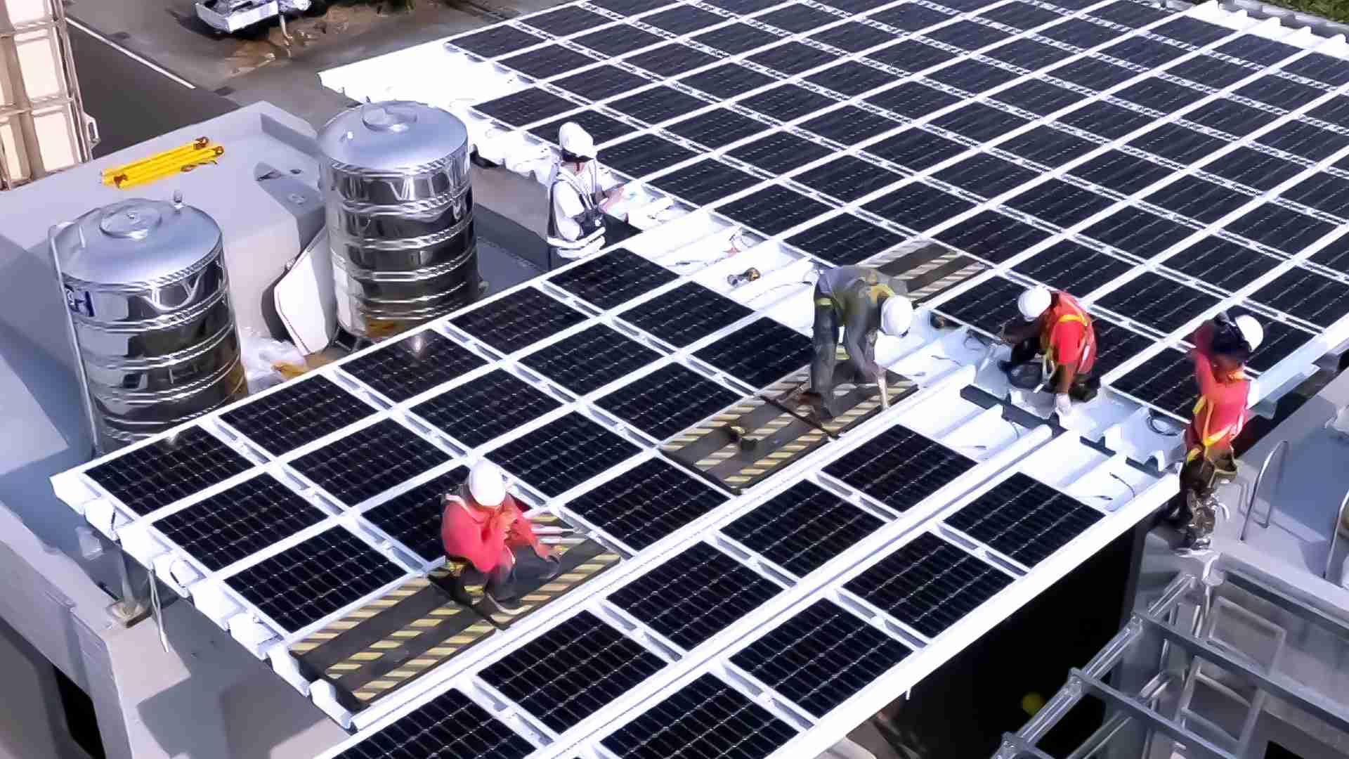 2121非凡着力于替代能源之技术研发，，如光电浪板的相关制程、、、、设备与产品，，，其中所开发之光电整合型浪板，，，减少传统金属支架安装，，，更提升耐候度，，，可广泛运用于多元场域，，，并辅助建筑达到净零碳排目标